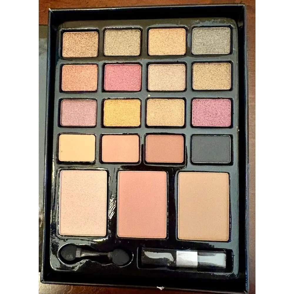 AMUSE COSMETICS - NWTIB - Beauty Diary Makeup Kit,19 Shades for a Complete Look